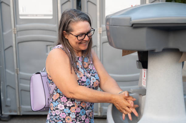 Best Portable bathroom rental  in Deland Southwest, FL